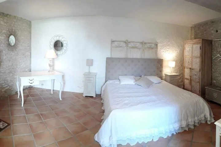 Room 4 of 15