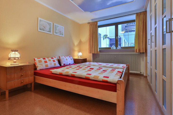 Room 5 of 9
