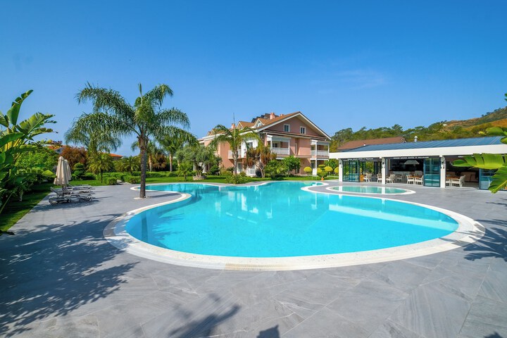 Pool Hotel