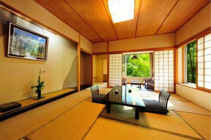 Room 3 of 18