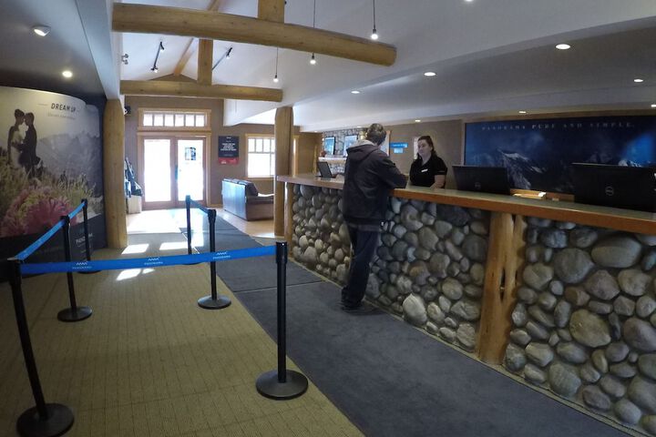 Check-in/check-out kiosk