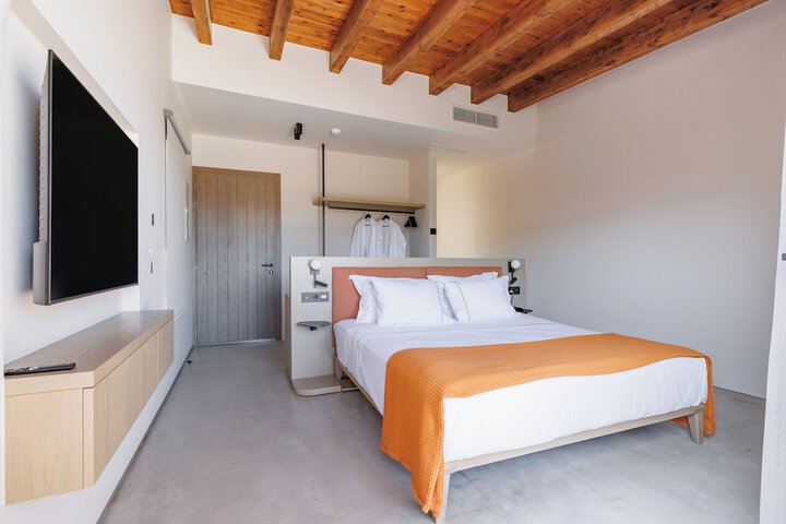 Room 2 of 19
