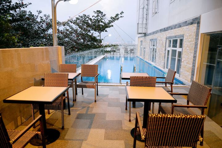 Hotel with Pool