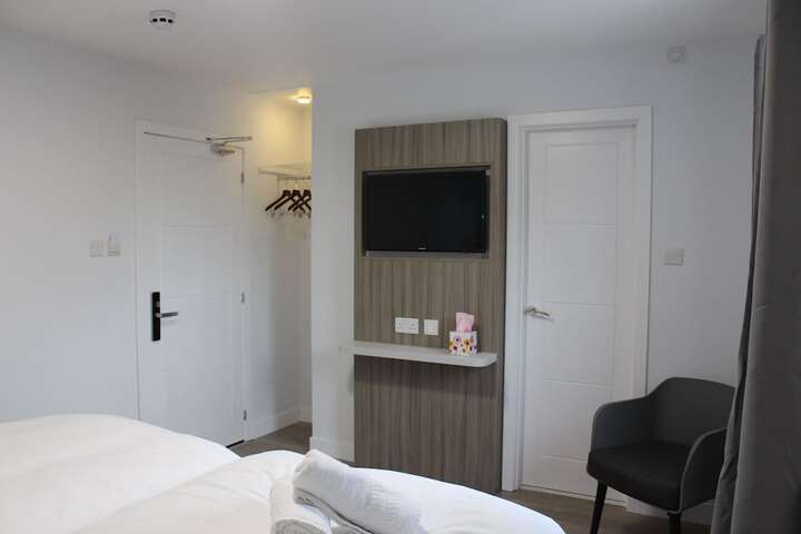 Room 6 of 19