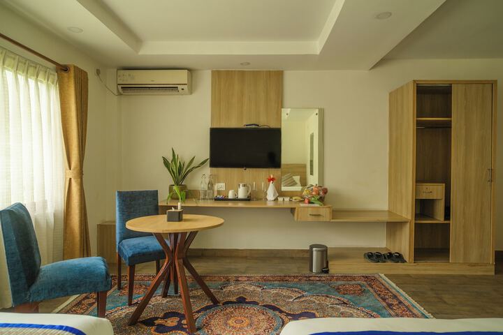 Room 9 of 35
