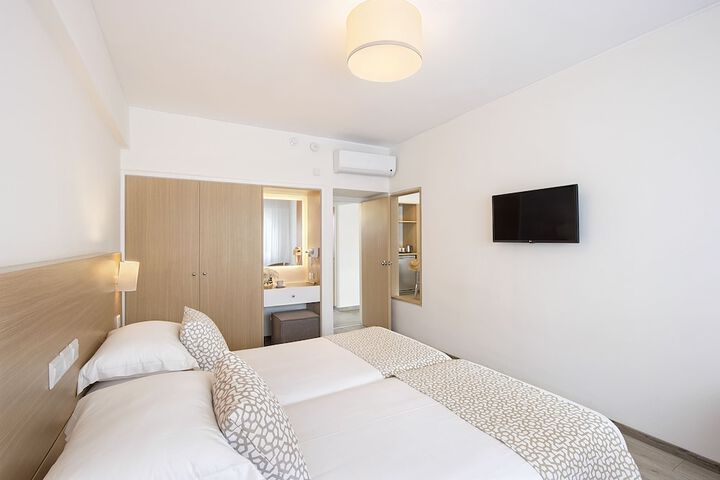 Room 12 of 110