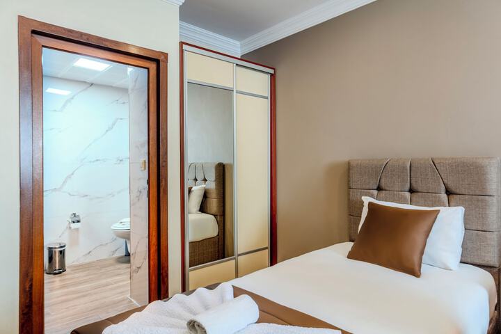 Room 13 of 71
