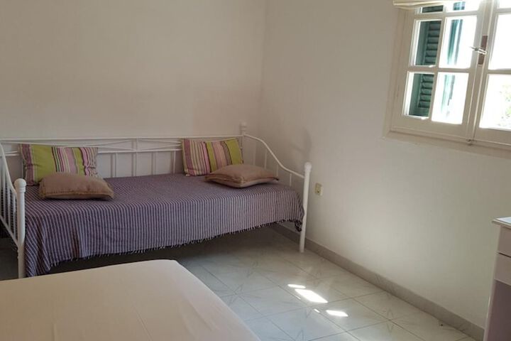 Room 12 of 65
