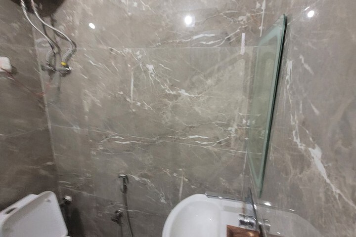 Room 7 of 11