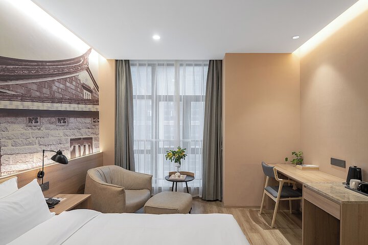 Room 8 of 20