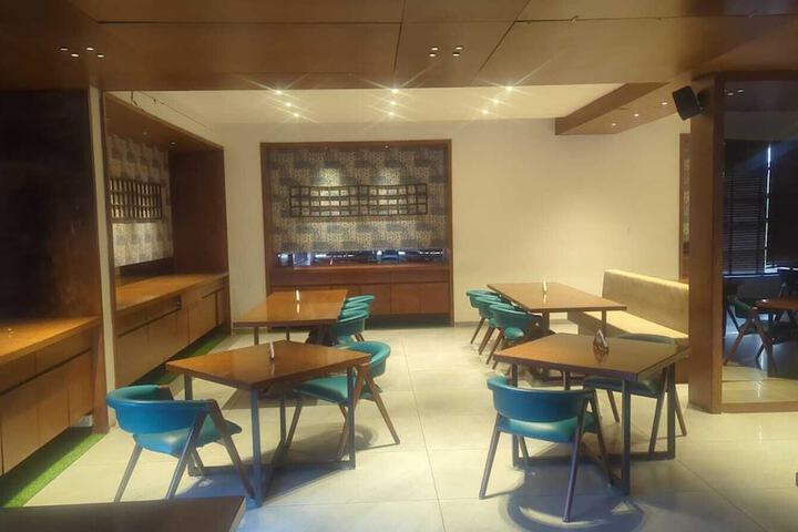 Dining 5 of 11
