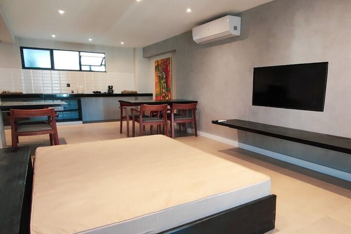 Room 32 of 100