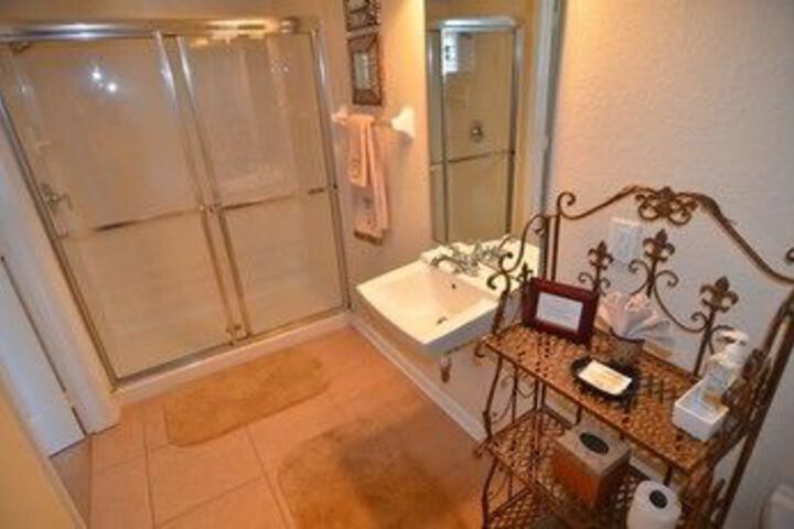 Room 3 of 28