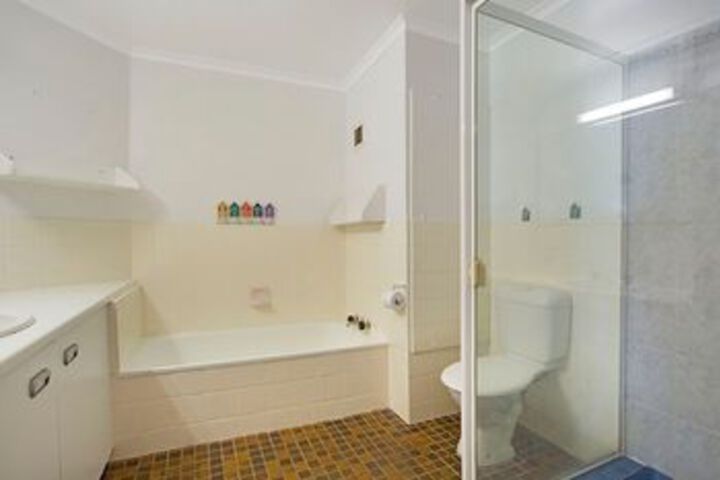 Room 4 of 11