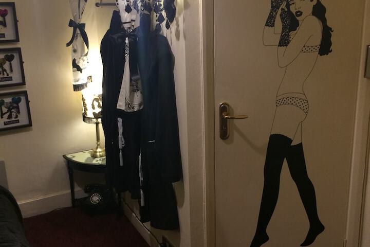 Room 19 of 272