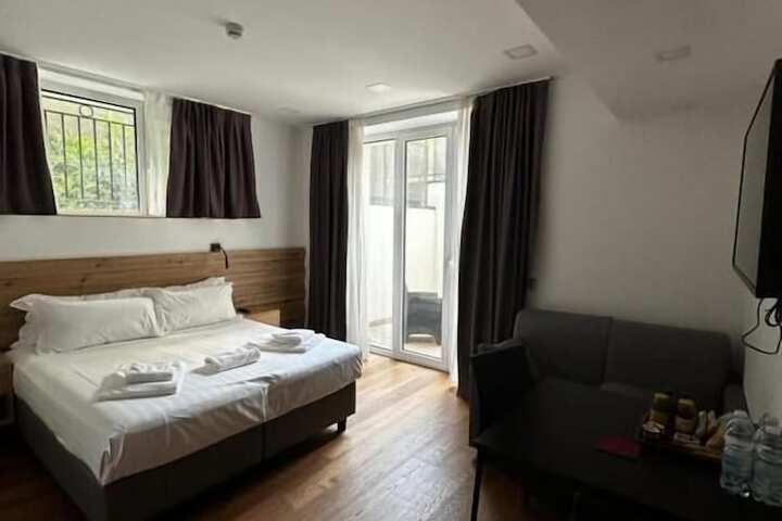 Room 10 of 47