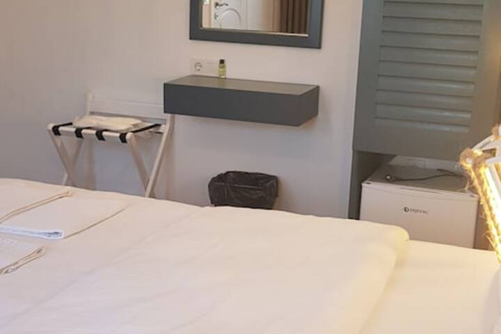 Room 5 of 43