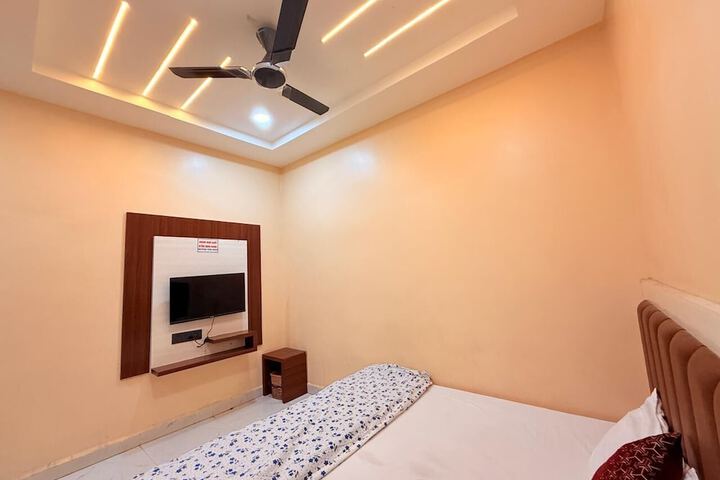 Room 2 of 10