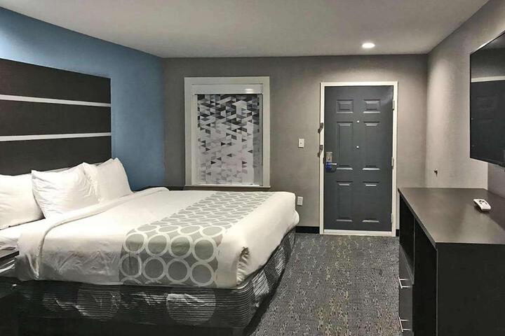 1 King Bed (6 of 6)