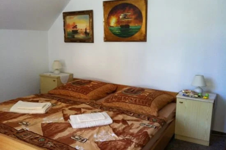 Room 5 of 5