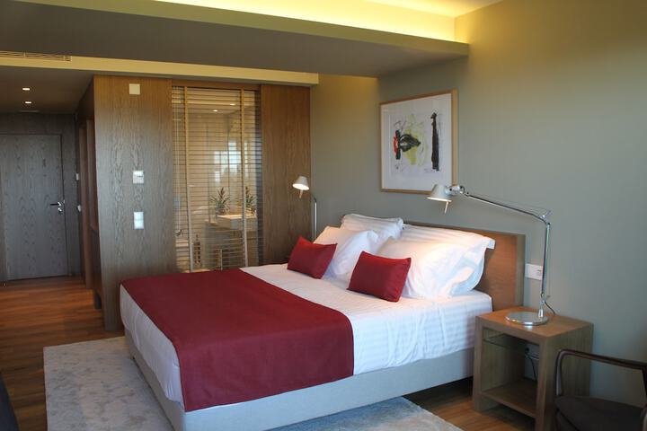 Room 4 of 95