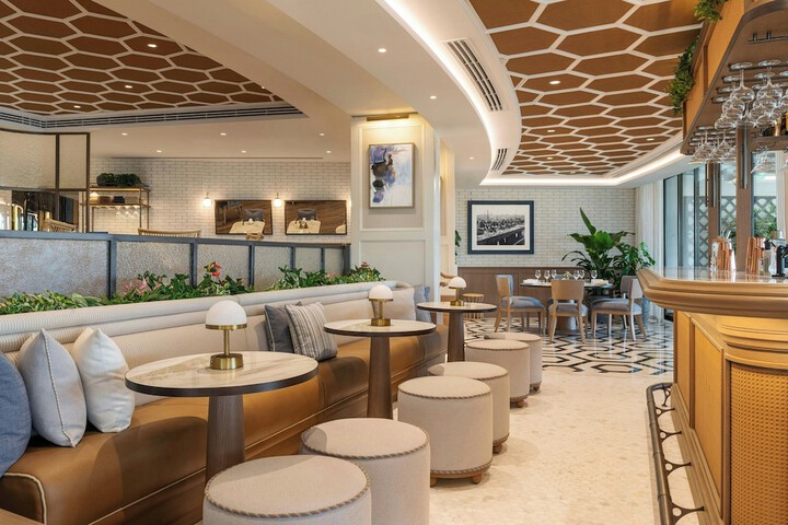 Lounge 310 of 334