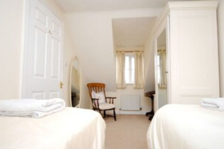 Room 13 of 30
