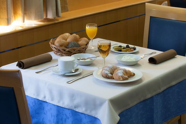 Breakfast/Coffee Service 38 of 81