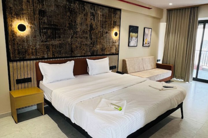 Room 11 of 20