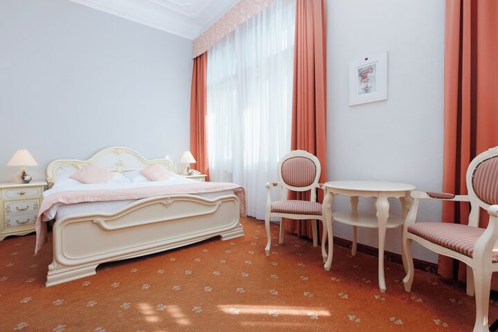 Room 12 of 38