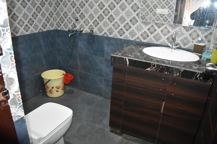 Room 6 of 14