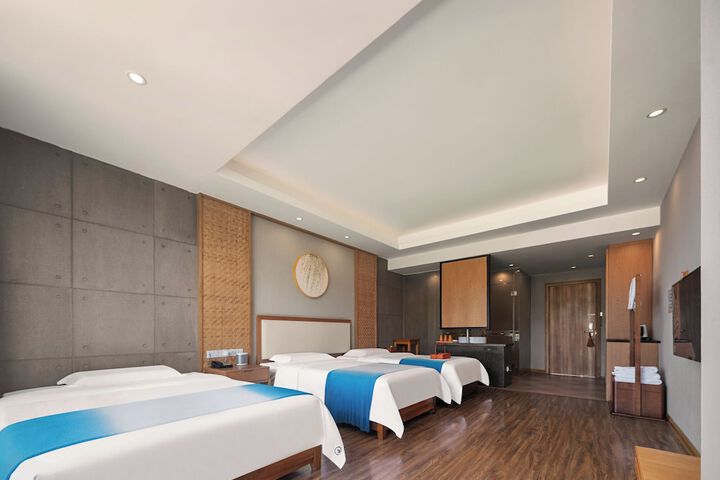 Room 34 of 184