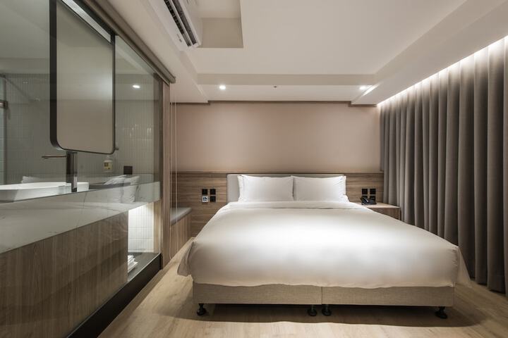 Room 31 of 145
