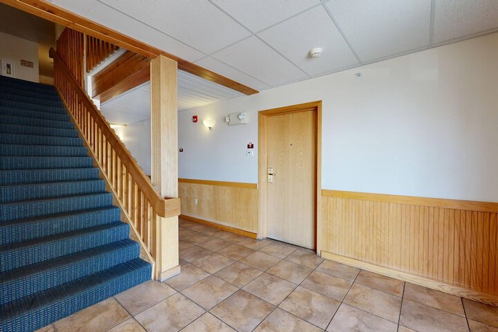 Ballroom/Hall 16 of 19