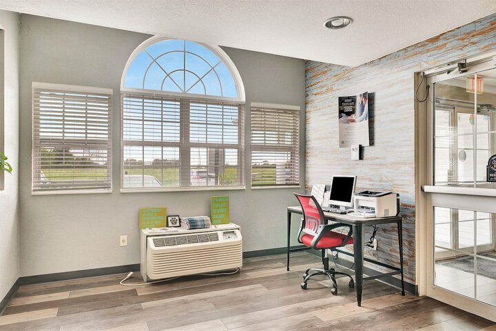 Business Center 21 of 30