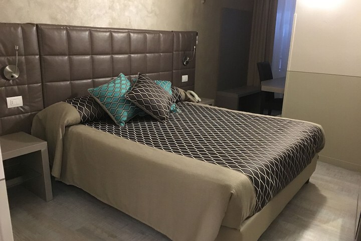 Room 4 of 121