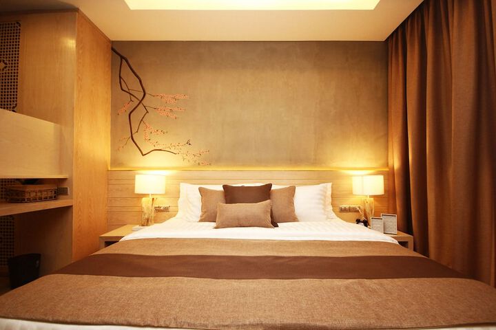 Room 6 of 99