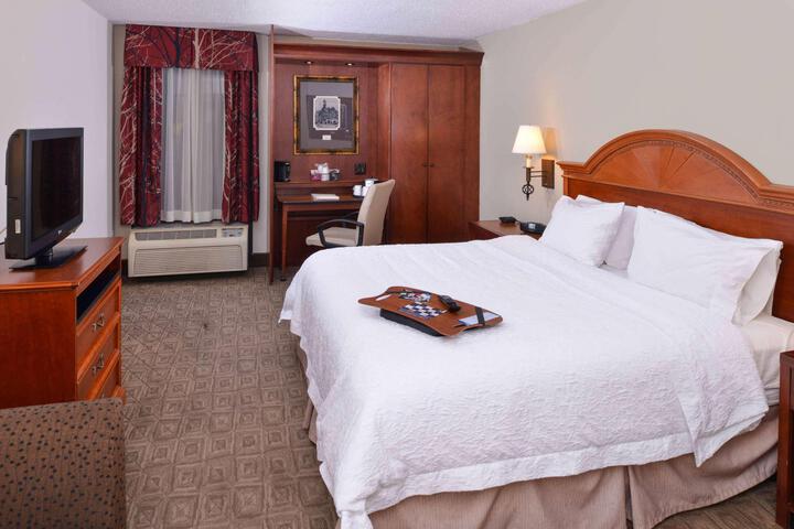Double Accessible Queen Size Bed (5 of 5)