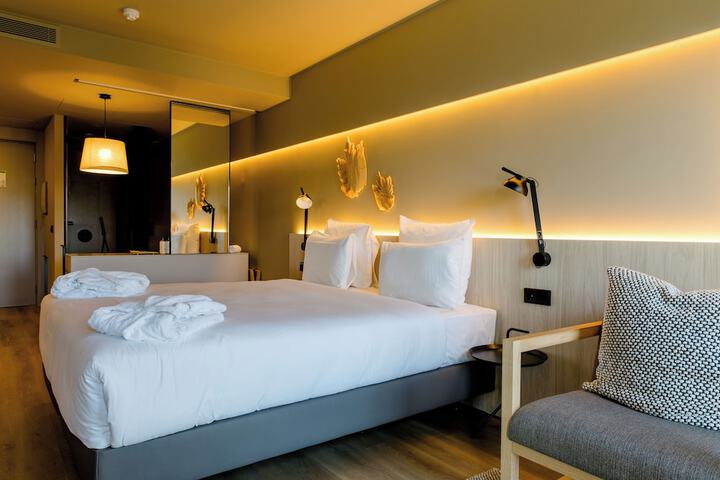 Room 15 of 118