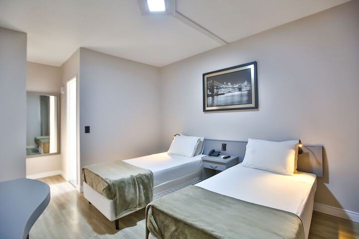 Room 14 of 40