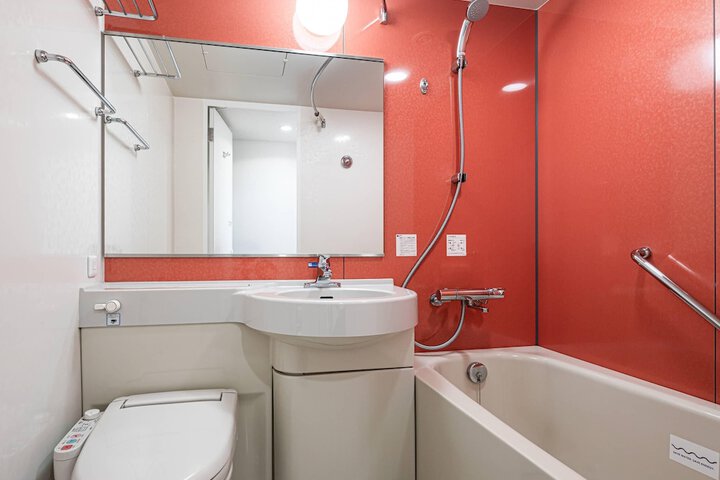 Room 9 of 25