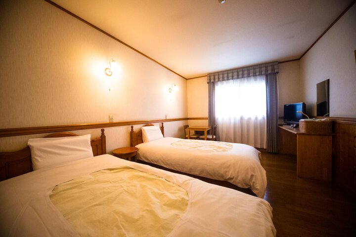Room 9 of 33