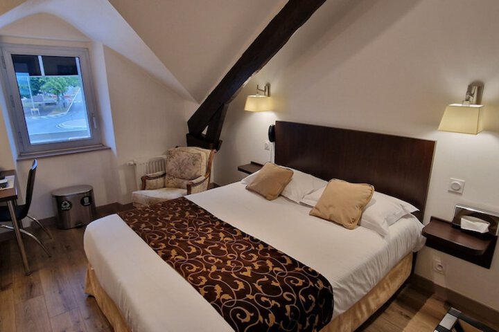 Room 12 of 28