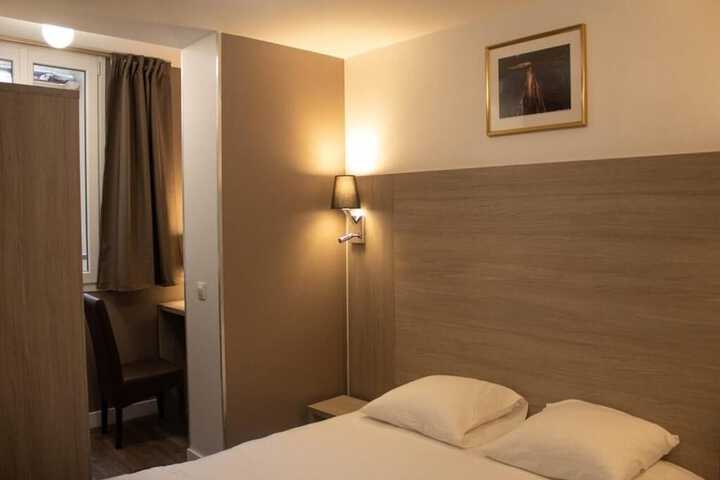 Room 14 of 22