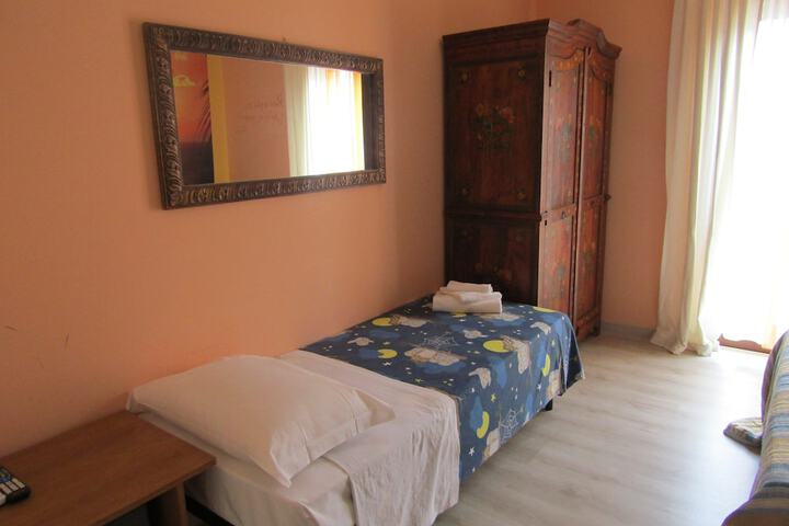 Room 6 of 45