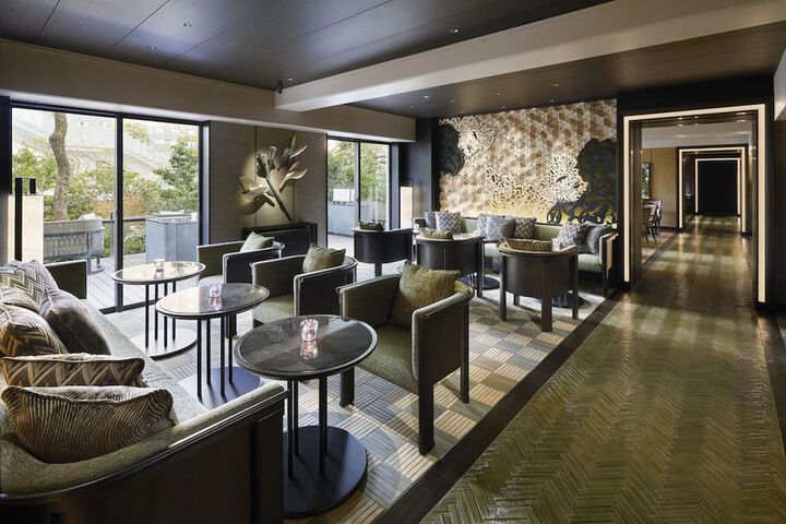 Lounge 205 of 239