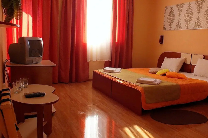 Room 5 of 16