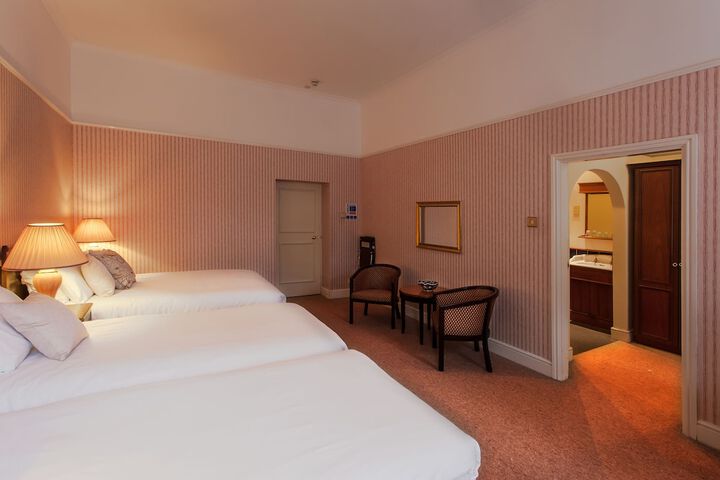 Room 9 of 141