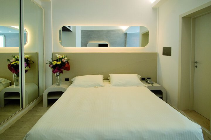 Room 10 of 50