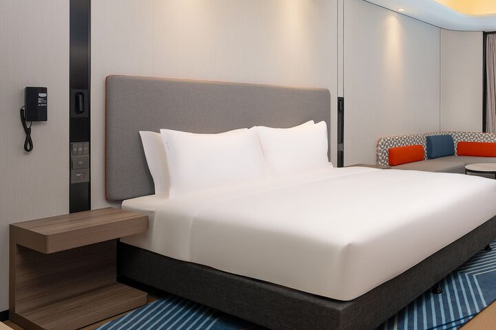 Room 2 of 52